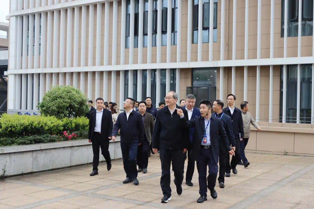 李火林对我校办学成果给予充分肯定,认为我校办学特色鲜明,师生充满