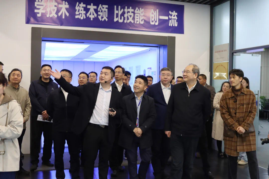 李火林对我校办学成果给予充分肯定,认为我校办学特色鲜明,师生充满