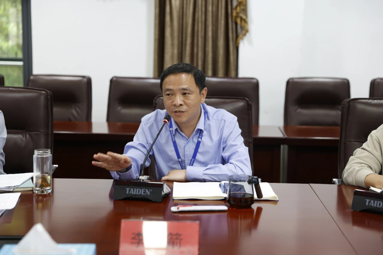 当前位置:>首页>杭技新闻>学校要闻>正文 校长李箭希望全体学员珍惜